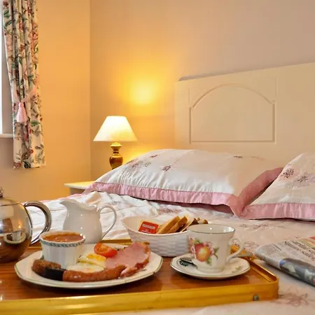 Bed & Breakfast College Crest House 3*