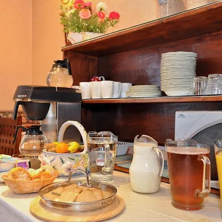 Bed & Breakfast College Crest House 3*